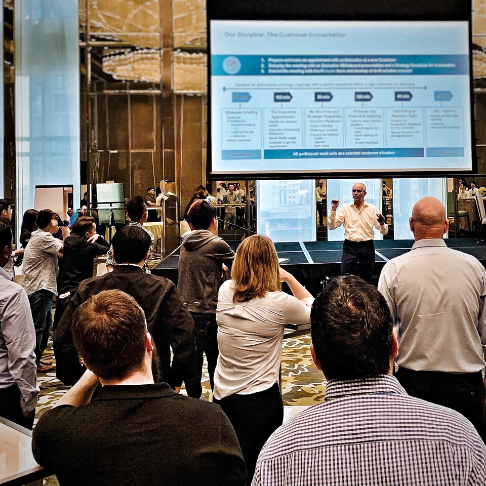 Christian Nicolai presenting at a workshop